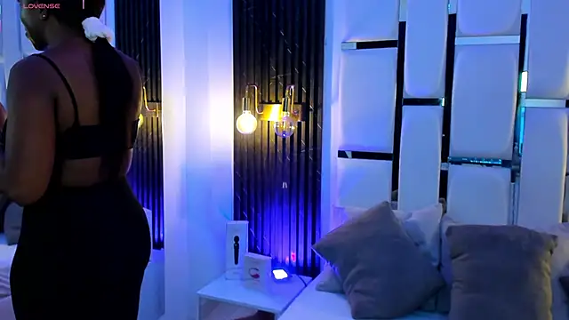 mia schwarz online show from 10/28/25, 10:01