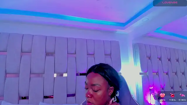 mia schwarz online show from 04/15/26, 10:32