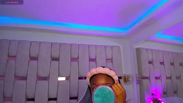 mia schwarz online show from 04/17/26, 10:02