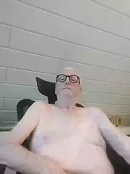 Snapshot of Greyhound70 chatting on 10/26/25, 03:51 Greyhound70 online show from 10/26/25, 03:51