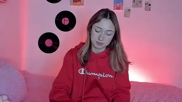 Snapshot of Imsophie_collins chatting on 10/19/25, 05:41 Imsophie collins online show from 10/19/25, 05:41