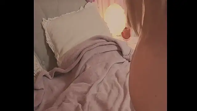 Snapshot of Blondecandie chatting on 09/11/25, 05:35 Blondecandie online show from 09/11/25, 05:35