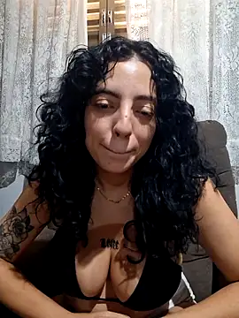 Snapshot of Sweet-diamondxxx chatting on 03/19/26, 02:10 Sweet-diamondxxx online show from 03/19/26, 02:10