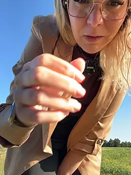 EmyLana online show from 04/21/26, 06:52