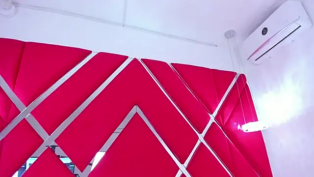 Snapshot of SusanCouper chatting on 02/28/25, 10:28 SusanCouper online show from 02/28/25, 10:28