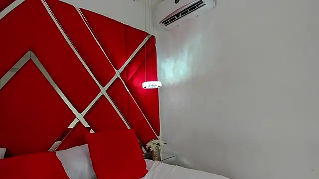 Snapshot of SusanCouper chatting on 03/05/25, 10:54 SusanCouper online show from 03/05/25, 10:54