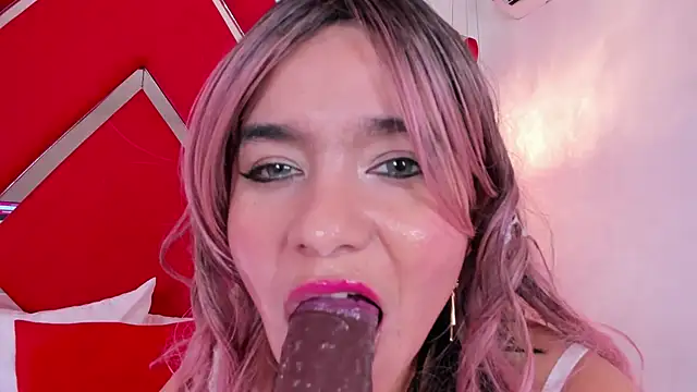 Snapshot of SusanCouper chatting on 03/07/25, 01:31 SusanCouper online show from 03/07/25, 01:31