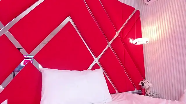 Snapshot of SusanCouper chatting on 03/19/25, 01:32 SusanCouper online show from 03/19/25, 01:32