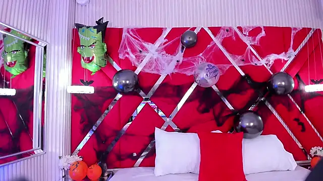 Snapshot of SusanCouper chatting on 10/25/25, 10:48 SusanCouper online show from 10/25/25, 10:48