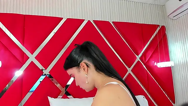 Snapshot of SusanCouper chatting on 11/05/25, 10:32 SusanCouper online show from 11/05/25, 10:32