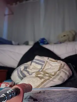 Snapshot of -Loren- chatting on 03/21/25, 12:17 -Loren- online show from 03/21/25, 12:17