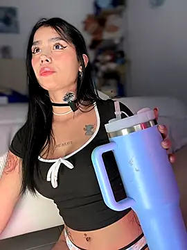 Snapshot of -Loren- chatting on 09/16/25, 10:16 -Loren- online show from 09/16/25, 10:16