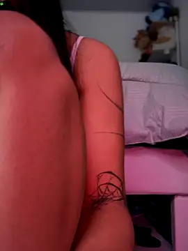 Snapshot of -Loren- chatting on 09/18/25, 10:17 -Loren- online show from 09/18/25, 10:17