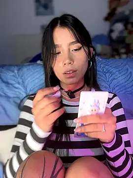 Snapshot of -Loren- chatting on 10/22/25, 11:10 -Loren- online show from 10/22/25, 11:10