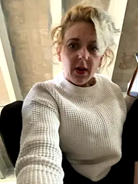 Snapshot of degiggxxx chatting on 10/02/25, 10:17 degiggxxx online show from 10/02/25, 10:17