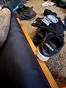 Snapshot of degiggxxx chatting on 11/09/25, 08:29 degiggxxx online show from 11/09/25, 08:29