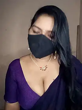 Snapshot of midhly chatting on 12/04/24, 07:01 midhly online show from 12/04/24, 07:01