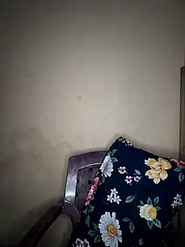 Snapshot of midhly chatting on 12/05/24, 10:12 midhly online show from 12/05/24, 10:12