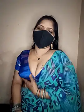 Snapshot of midhly chatting on 12/26/24, 08:21 midhly online show from 12/26/24, 08:21