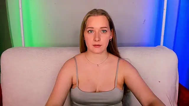 Snapshot of AlinaVice chatting on 04/21/26, 02:51 AlinaVice online show from 04/21/26, 02:51