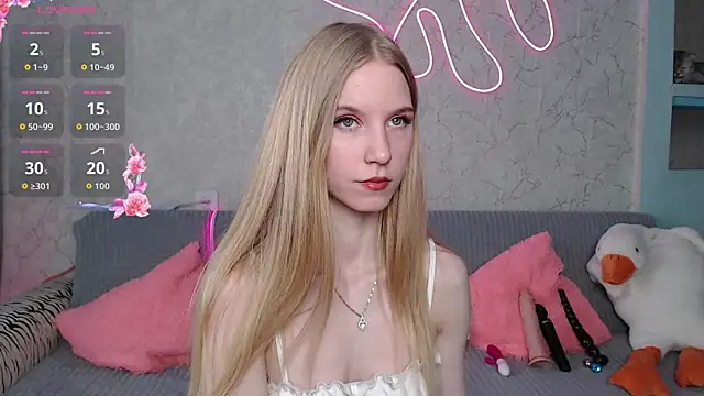 Cutieblondegirl online show from 03/11/26, 10:10