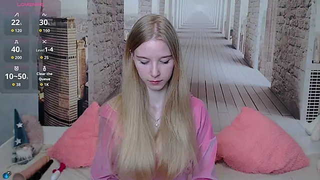 Cutieblondegirl online show from 03/27/26, 10:15