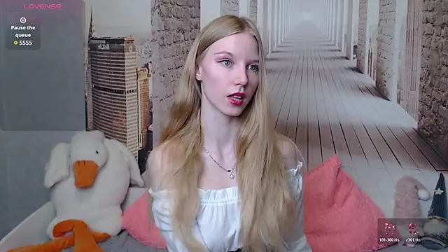 Cutieblondegirl online show from 04/04/26, 04:48