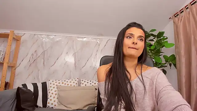 Snapshot of JennaPrice chatting on 12/27/24, 06:31 JennaPrice online show from 12/27/24, 06:31