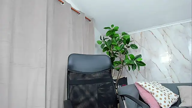 Snapshot of JennaPrice chatting on 07/07/26, 10:03 JennaPrice online show from 07/07/26, 10:03