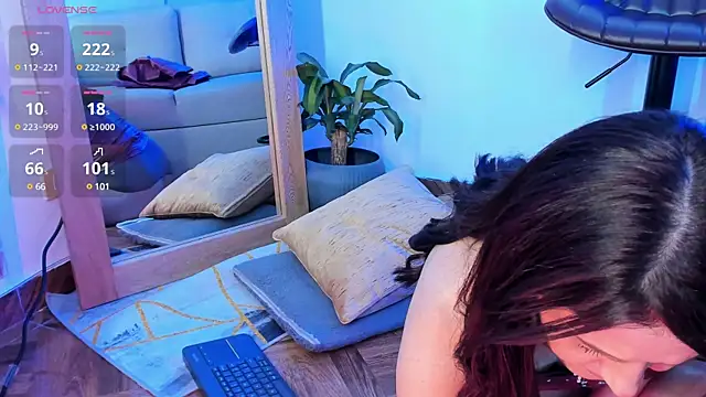 Snapshot of mrs_griseld_ chatting on 01/31/25, 10:21 mrs griseld online show from 01/31/25, 10:21