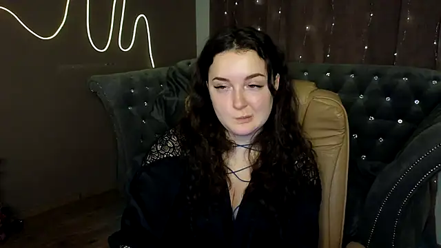Snapshot of GloriNichols chatting on 01/05/25, 12:53 GloriNichols online show from 01/05/25, 12:53