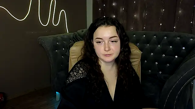 Snapshot of GloriNichols chatting on 01/09/25, 01:24 GloriNichols online show from 01/09/25, 01:24