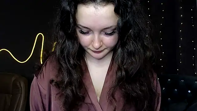 Snapshot of GloriNichols chatting on 01/19/25, 12:28 GloriNichols online show from 01/19/25, 12:28