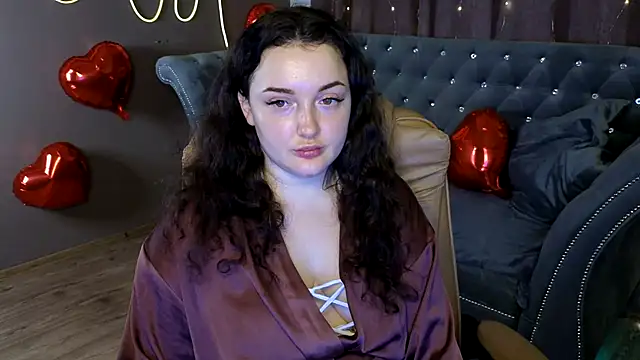 Snapshot of GloriNichols chatting on 02/02/25, 11:40 GloriNichols online show from 02/02/25, 11:40