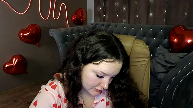 Snapshot of GloriNichols chatting on 02/15/25, 10:00 GloriNichols online show from 02/15/25, 10:00