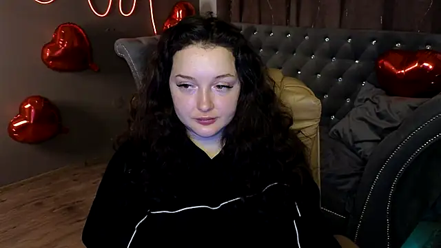 Snapshot of GloriNichols chatting on 02/27/25, 06:29 GloriNichols online show from 02/27/25, 06:29