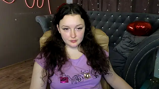 Snapshot of GloriNichols chatting on 03/17/25, 02:12 GloriNichols online show from 03/17/25, 02:12