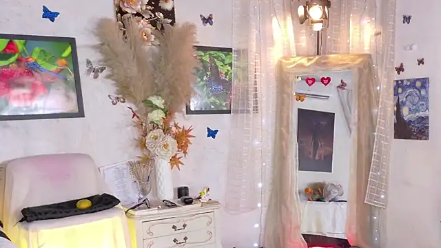 Snapshot of Kyara_Queen chatting on 11/17/25, 05:30 Kyara Queen online show from 11/17/25, 05:30