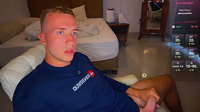 Snapshot of tommy_cumfinger chatting on 10/29/25, 08:05 tommy cumfinger online show from 10/29/25, 08:05