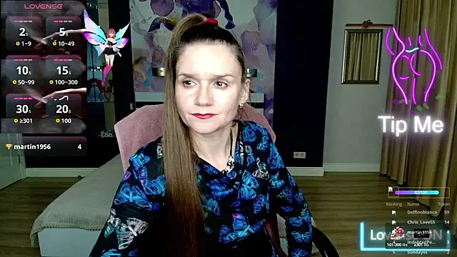 Snapshot of AriaGray chatting on 10/14/25, 01:39 AriaGray online show from 10/14/25, 01:39