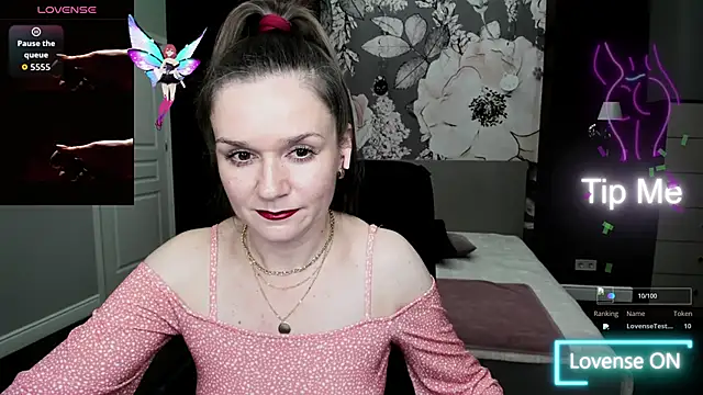 Snapshot of AriaGray chatting on 10/17/25, 08:22 AriaGray online show from 10/17/25, 08:22