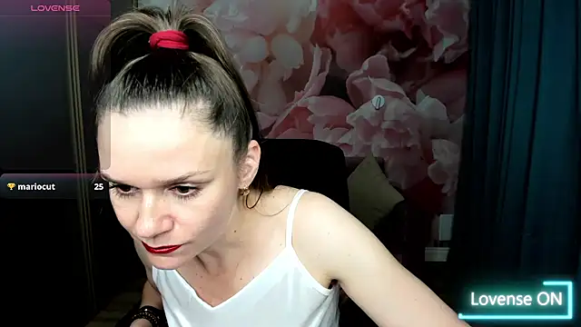 Snapshot of AriaGray chatting on 11/04/25, 05:17 AriaGray online show from 11/04/25, 05:17