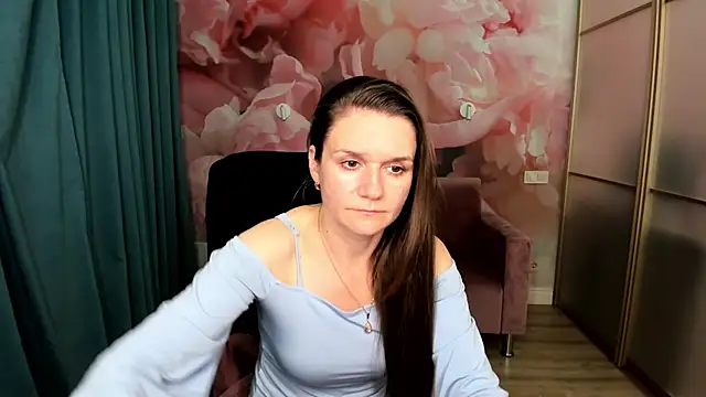 Snapshot of AriaGray chatting on 11/13/25, 03:22 AriaGray online show from 11/13/25, 03:22