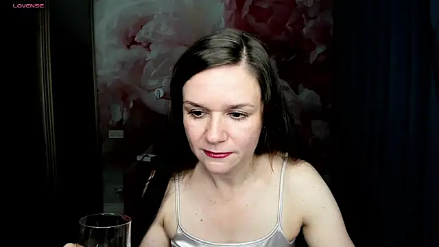 Snapshot of AriaGray chatting on 11/22/25, 02:43 AriaGray online show from 11/22/25, 02:43