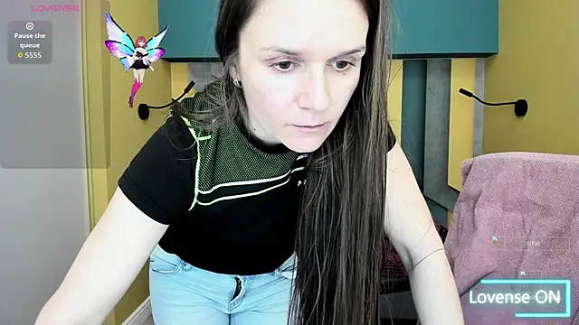 Snapshot of AriaGray chatting on 12/04/25, 12:47 AriaGray online show from 12/04/25, 12:47