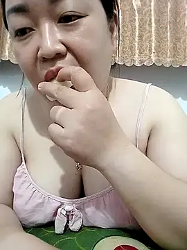 Snapshot of VyOanh2K chatting on 10/24/25, 02:57 VyOanh2K online show from 10/24/25, 02:57