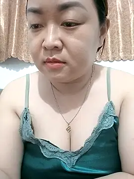 Snapshot of VyOanh2K chatting on 10/27/25, 02:43 VyOanh2K online show from 10/27/25, 02:43