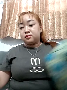 Snapshot of VyOanh2K chatting on 10/29/25, 07:54 VyOanh2K online show from 10/29/25, 07:54