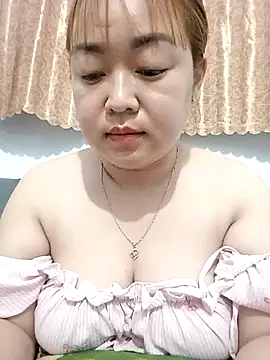 Snapshot of VyOanh2K chatting on 11/04/25, 04:17 VyOanh2K online show from 11/04/25, 04:17