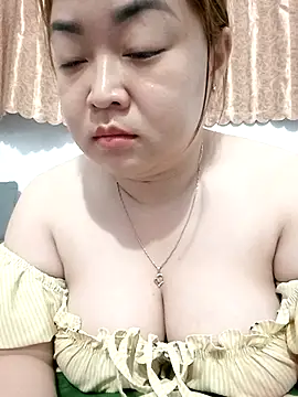 Snapshot of VyOanh2K chatting on 11/12/25, 03:56 VyOanh2K online show from 11/12/25, 03:56